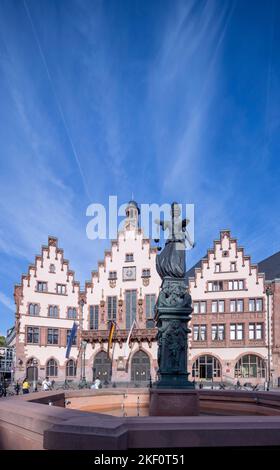 La fontaine de justice et de l'hôtel de ville (Römer), hôtel de ville de Francfort, Francfort-sur-le-main, Allemagne Banque D'Images