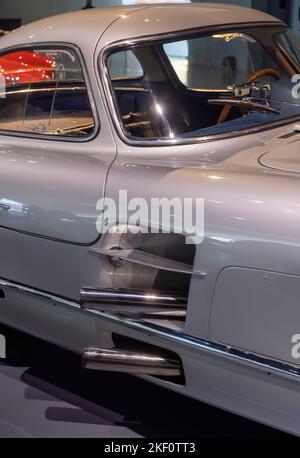 Detail, 1955 Mercedes-Benz 300 SLR Uhlenhaut coupé, Mercedes Benz Museum, Stuttgart, Allemagne Banque D'Images