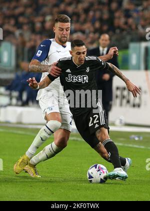 Stade Allianz, Turin, Italie, 13 novembre 2022, Angel Di Maria (Juventus FC) en action contre Sergej Milinkovic-Savic (SS Lazio) pendant Juventus Banque D'Images