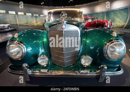 Détail de l'avant et du radiateur, 1954 Mercedes-Benz 300 S cabriolet A, Musée Mercedes-Benz, Stuttgart, Allemagne Banque D'Images