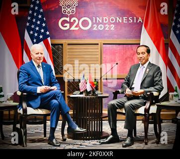 Bali, Indonésie. 15th octobre 2022. Le président américain Joe Biden rencontre le président indonésien Joko Widodo en marge du Sommet de G20, mardi, à 15 novembre 2022, à Bali, en Indonésie. Photo du bureau de presse du président indonésien/UPI crédit: UPI/Alay Live News Banque D'Images