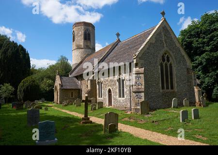 Toute l'église de la tour ronde de Saint à Stuston, Suffolk, Royaume-Uni. Banque D'Images