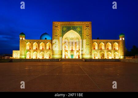 Registan Tilya Kori Madrassah fait partie de la ville antique du Registan, Samarkand ville en Ouzbékistan Banque D'Images