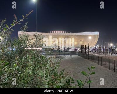 La vue nocturne du stade Lusail de 80 000 places - c'est ici que la finale de la coupe du monde de la FIFA, Qatar 2022 sera mise en scène Banque D'Images