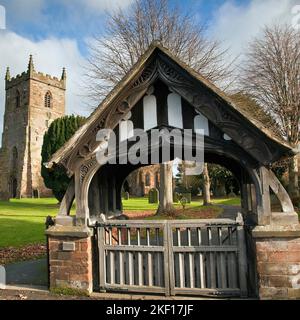 Lychgate Church and Churchyard All Saints Parish Church Alrewas Village à Staffordshire Angleterre Royaume-Uni Banque D'Images