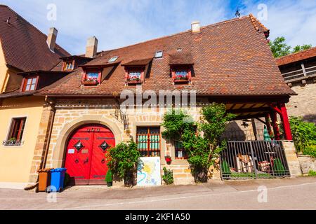 Maison locale traditionnelle dans la vieille ville de Rothenburg ob der Tauber. Rothenburg ob der Tauber est une ville de Bavière, en Allemagne, située dans la région de Franconie. Banque D'Images