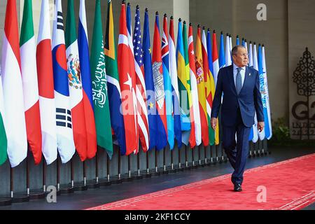 Bali, Indonésie. 15th octobre 2022. Le ministre russe des Affaires étrangères, Sergei Lavrov, arrive mardi au sommet des dirigeants de G20, à 15 novembre 2022, à Bali, en Indonésie. Photo par Russian FM Press Office/UPI crédit: UPI/Alay Live News Banque D'Images