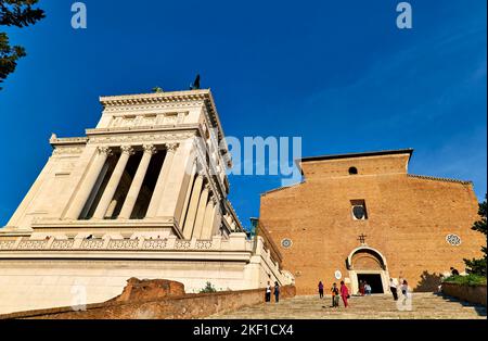 Rome Lazio Italie. Victor Emmanuel II Monument national, Vittoriano à la colline du Capitole et la basilique Sainte-Marie de l'autel du ciel (Santa Maria Banque D'Images