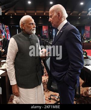 Nusa Dua, indonésien. 15th novembre 2022. Nusa Dua, indonésien. 15 novembre 2022. Le président américain Joe Biden, a eu des discussions avec le Premier ministre indien Narendra Modi, parti, avant le début de la session du Sommet des dirigeants de G20, à 15 novembre 2022, à Bali, en Indonésie. Crédit: Bureau d'information de presse/PIB photo/Alamy Live News Banque D'Images