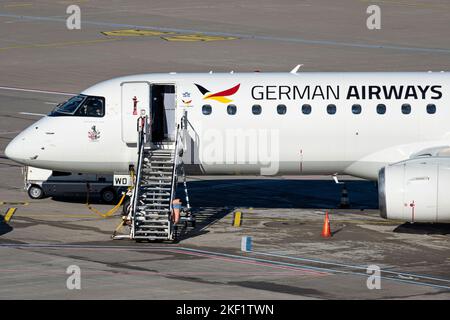 German Airways Embraer ERJ-190 avec inscription D-AMWO à l'aéroport de Cologne Bonn Banque D'Images