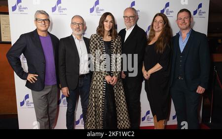 Jason Solomons, Eric Warin, Keira Knightley, Jim Broadbent, Julia Rosenberg et Michael Etherton ont assisté à la première britannique du Festival du film juif de Charlotte au Curzon Mayfair, Londres. Date de la photo: Mardi 15 novembre 2022. Banque D'Images