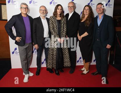 Jason Solomons, Eric Warin, Keira Knightley, Jim Broadbent, Julia Rosenberg et Michael Etherton ont assisté à la première britannique du Festival du film juif de Charlotte au Curzon Mayfair, Londres. Date de la photo: Mardi 15 novembre 2022. Banque D'Images