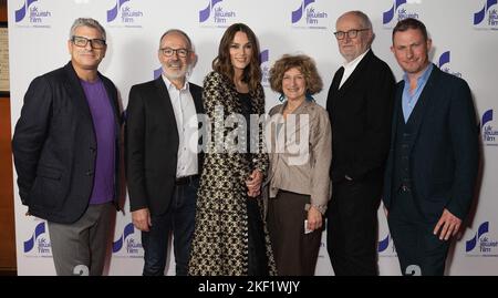 Jason Solomons, Eric Warin, Keira Knightley, Jim Broadbent, Julia Rosenberg et Michael Etherton ont assisté à la première britannique du Festival du film juif de Charlotte au Curzon Mayfair, Londres. Date de la photo: Mardi 15 novembre 2022. Banque D'Images