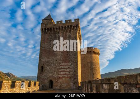 Tours du château médiéval de Foix, en Ariège, en Occitanie, France Banque D'Images