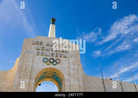 Los Angeles, CA - novembre 2022 : Los Angeles Memorial Coliseum, stade du football USC, des Jeux Olympiques et d'autres événements. Banque D'Images
