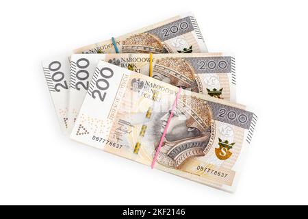 Vue de dessus des lots de billets polonais de 200 zloty. Isolé sur blanc. Masque inclus. Banque D'Images