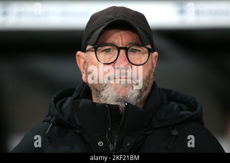 Gary Johnson, directeur de Torquay United, avant le premier match de répétition de la coupe Emirates FA au stade Pride Park, Derby. Date de la photo: Mardi 15 novembre 2022. Banque D'Images