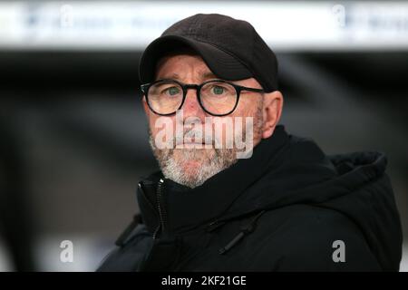 Gary Johnson, directeur de Torquay United, avant le premier match de répétition de la coupe Emirates FA au stade Pride Park, Derby. Date de la photo: Mardi 15 novembre 2022. Banque D'Images