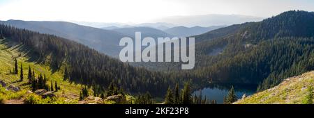 Photo panoramique sur Indian Post Office Lake le long de la Lolo Trail, Clearwater National Forest, Idaho, Etats-Unis. Banque D'Images