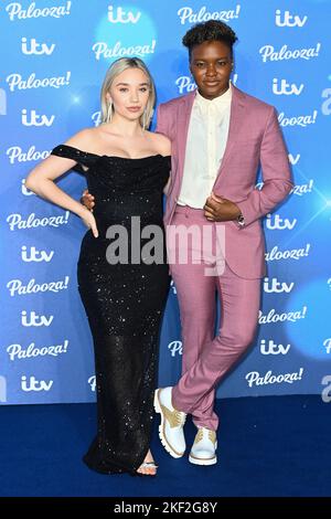 Londres, Royaume-Uni. 15 novembre 2022. Ella Baig et Nicola Adams assistent à l'ITV Palooza qui s'est tenu au Royal Festival Hall, BFI Southbank Centre, Londres. Date de la photo: Mardi 15 novembre 2022. Le crédit photo devrait se lire: Matt Crossick/Empics/Alamy Live News Banque D'Images