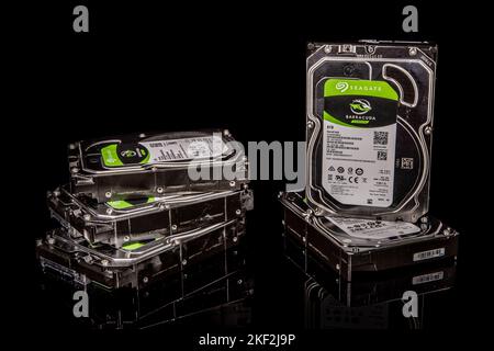 Un tas de cinq disques durs Banque D'Images