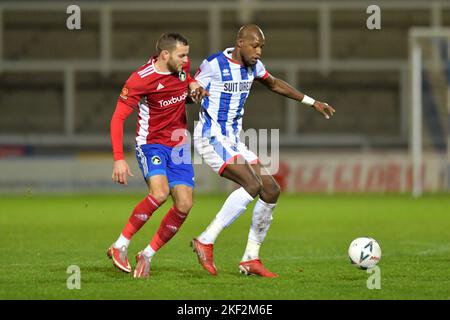 Hartlepool, Royaume-Uni. Mardi 15th novembre 2022Hartlepool, Royaume-Uni. 15th novembre 2022. Mohamad Sylla de Hartlepool United et Jamey Osborne de Solihull Moor lors de la FA Cup 1st Replay ronde entre Hartlepool United et Solihull Moors à Victoria Park, Hartlepool, le mardi 15th novembre 2022. (Crédit : Scott Llewellyn | MI News) crédit : MI News & Sport /Alay Live News Banque D'Images