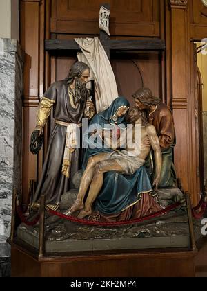 L'Église catholique romaine du très Saint Rédempteur a été créée en 1844 par les Pères Rédemptoristes pour servir le nombre croissant d'immigrants allemands vivant dans la ville. Situé sur East Third Street, dans un quartier anciennement connu sous le nom de Kleindeutschland (« petite Allemagne »), le bâtiment actuel de l'église semblable à la cathédrale a été construit en 1851-52 à la conception d'un M. Walsh, et dédié sur 28 novembre 1852. Banque D'Images