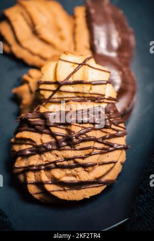 Les tourbillons viennois sont un biscuit britannique composé de biscuits sablés doux piqués en forme de tourbillon, dit être inspiré par les pâtisseries autrichiennes, qui Banque D'Images