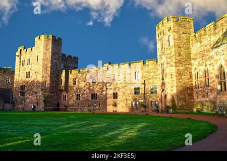 Le château de Peckforton est une maison de campagne victorienne construite Banque D'Images