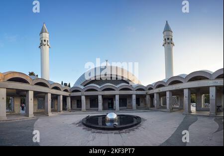 Vue extérieure de la mosquée Sakirin moderne à Uskudar, Istanbul. Banque D'Images