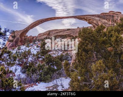 Photo panoramique des merveilles naturelles et géologiques du parc national d'Arches dans l'Utah Banque D'Images