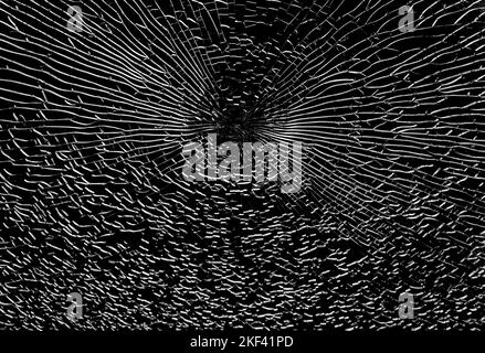 Verre brisé présentant de nombreuses fissures. Résumé de fenêtre fissurée sur noir. Banque D'Images