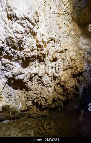 magnifique mur de roche à la grotte d'ursus, roumanie. magnifique fond de nature Banque D'Images