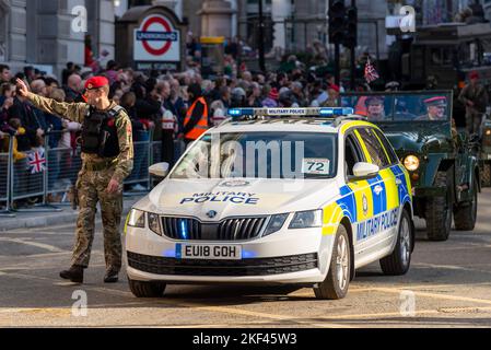 253 (Londres) Provost Company, 3rd Régiment de la police militaire royale au défilé du Lord Mayor's Show à la ville de Londres, Royaume-Uni Banque D'Images