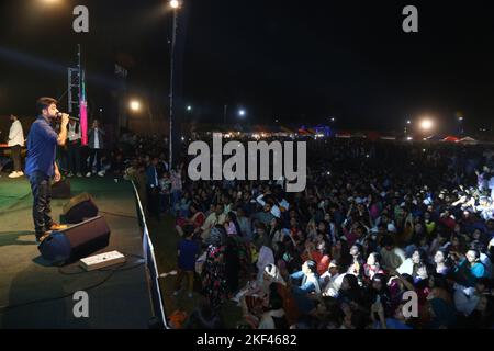 13 novembre 2022, Hyderabad, Sindh, Pakistan: Le célèbre chanteur pakistanais Saif Samejo interprète sa musique pendant le concert à Hyderabad (Credit image: © Jan Ali Laghari/Pacific Press via ZUMA Press Wire) Banque D'Images