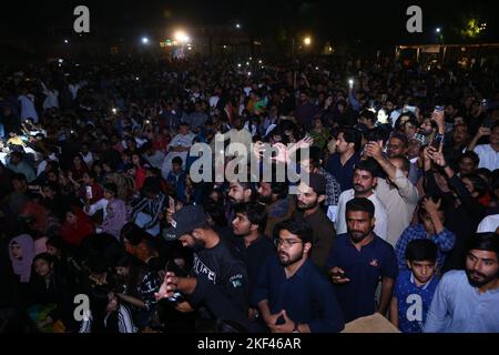 12 novembre 2022, Hyderabad, Sindh, Pakistan: Un grand nombre d'auditeurs participent et apprécient le concert musical tenu à Hyderabad (Credit image: © Jan Ali Laghari/Pacific Press via ZUMA Press Wire) Banque D'Images