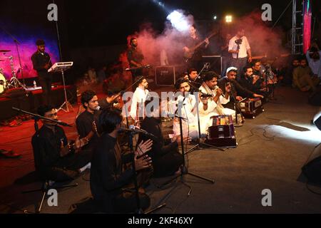 13 novembre 2022, Hyderabad, Sindh, Pakistan: Qawal pakistanais qui y joue Qawali pendant le concert de Lahooti à Hyderabad (image de crédit : © Jan Ali Laghari/Pacific Press via ZUMA Press Wire) Banque D'Images