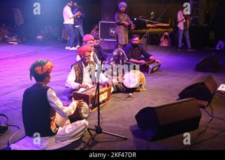 12 novembre 2022, Hyderabad, Sindh, Pakistan: Le célèbre chanteur soufi pakistanais Mai Dahi interprète sa musique pendant le concert à Hyderabad (Credit image: © Jan Ali Laghari/Pacific Press via ZUMA Press Wire) Banque D'Images