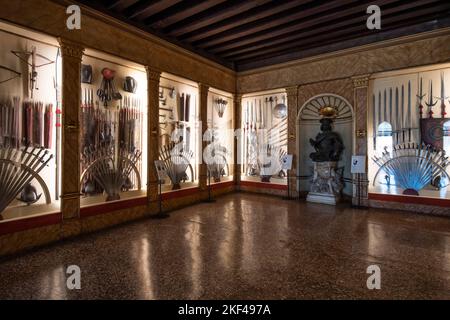 Ausstellung Alter Waffen, Dogenpalast, Stadtteil San Marco, Veneig, région de Venetien, Italien Banque D'Images