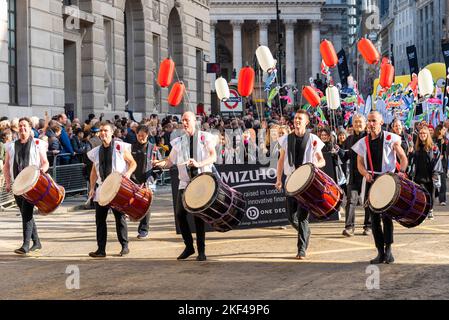 Groupe Mizuho au défilé du Lord Mayor's Show à la City de Londres, Royaume-Uni. Mizuho Financial Group, MHFG, société japonaise de portefeuille bancaire Banque D'Images