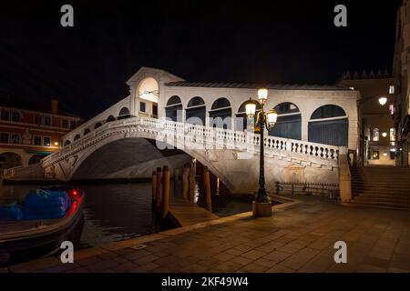 Rialtobrücke, Ponte di Rialto, Am Canal Grande BEI Nacht, Venetig, Venetien, Italien Banque D'Images