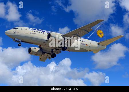 Boeing 737-500 pouvant accueillir der Lufthansa Banque D'Images