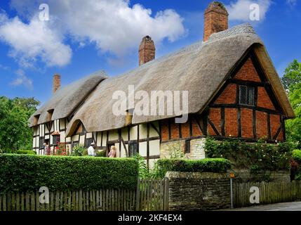 Das cottage de Anne Hathaway à Stratford upon Avon. Dans idylllisch Haus machte dem gelegenen Shakespeare senneur Frau den Heiratsantrag Anne Hathaway. Banque D'Images