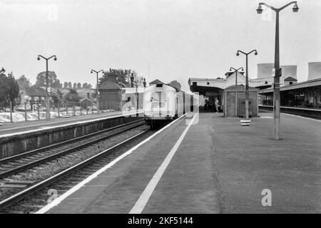 prototype ferroviaire britannique original train à grande vitesse hst locomotive diesel classe 252 numéro 252001 sur le service passagers didcot vers 1976 Banque D'Images