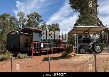 Wagons de chemin de fer convertis en bureau de poste, Clackline, Australie occidentale Banque D'Images