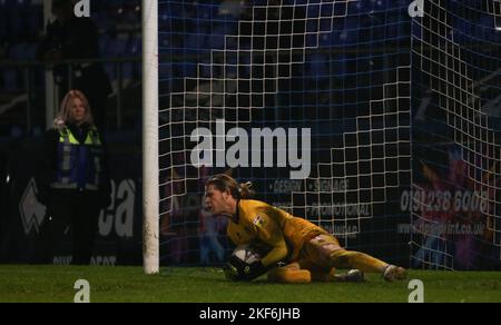 Le gardien de but de Hartlepool Ben Killip sauve une pénalité lors de la répétition de la coupe FA 1st Round entre Hartlepool United et Solihull Moors à Victoria Park, Hartlepool, le mardi 15th novembre 2022. (Crédit : Michael Driver | MI News) crédit : MI News & Sport /Alay Live News Banque D'Images