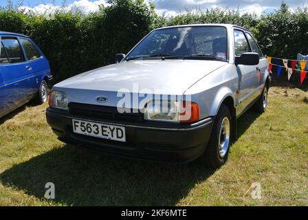 Une Ford Escort Mk3 1989 exposée au rassemblement de véhicules historiques de 47th, Powderham, Devon, Angleterre, Royaume-Uni. Banque D'Images