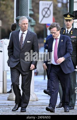 Belgique - Roi Philippe - Filip de Belgique et Vincent Houssiau, Chef de cabinet du Roi de Belgique photographié lors d'une session académique à la suite de la célébration du 250th anniversaire des académies royales, mercredi 16 novembre 2022, à Bruxelles. BELGA PHOTO ERIC LALMAND Banque D'Images