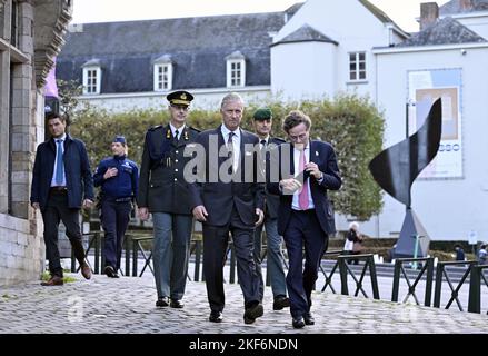 Belgique - Roi Philippe - Filip de Belgique et Vincent Houssiau, Chef de cabinet du Roi de Belgique, photographiés pour assister à une session académique à la suite de la célébration du 250th anniversaire des académies royales, mercredi 16 novembre 2022, à Bruxelles. BELGA PHOTO ERIC LALMAND Banque D'Images