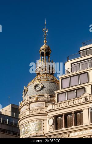 Paris, France - 16 juillet 2022 : vue sur le Printemps Haussmann, l'un des plus grands magasins de Paris qui distribue la mode, la beauté et l'Inte Banque D'Images